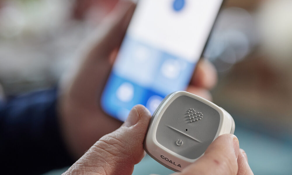 Coala Heart monitor with Coala App in background