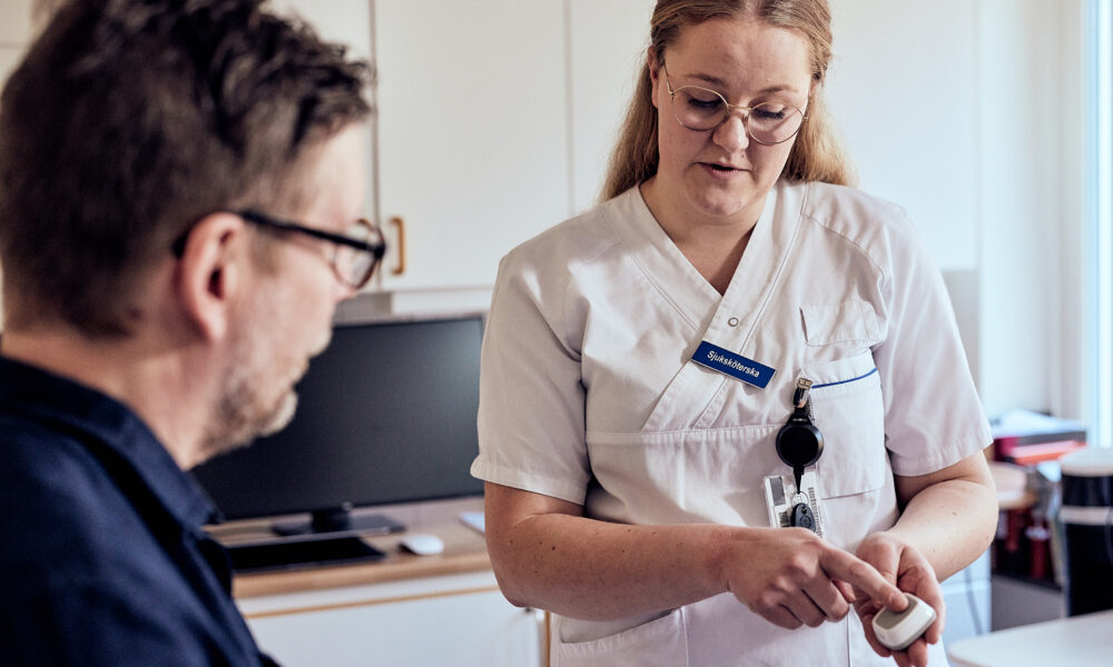 Nurse instructing patient about the Coala